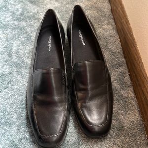 Women’s Size 10 Easy Spirit Leather Shoes